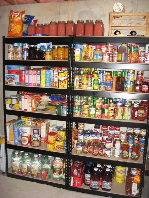 Preppers Food Storage, Prepper Food, Preppers Pantry, Emergency Preparedness Food, Emergency Food Storage, Long Term Food Storage, Emergency Preparedness Kit, Emergency Preparation, Kitchen Organization Pantry