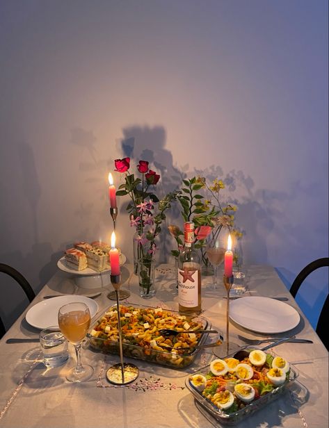 Dinner For Two Set Up At Home, Dinner Date Aesthetic Home, Couple Dinner Date Aesthetic Home, Dinner Date At Home Aesthetic, Italian Date Night Aesthetic, Dinner Date Set Up, Romantic Dinner Setting At Home For Two, At Home Dinner Date Ideas Table Settings, Dinner Date Table Set Up