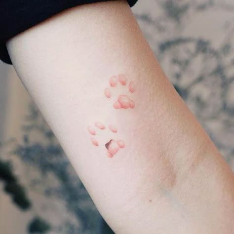 23 Minimalist Cat Tattoo Ideas Minimalist Cat Tattoo, Cat Face Tattoos, Cat Paw Tattoos, Remembrance Tattoos, Special Tattoos, Sharpie Tattoos, Handpoke Tattoo, Paw Tattoo, Meaningful Tattoos For Women