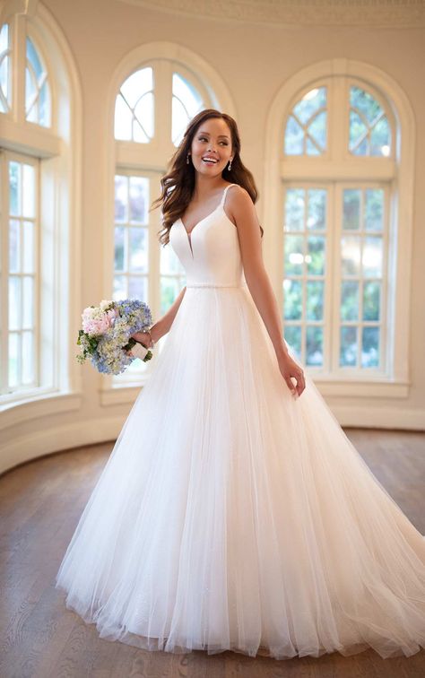 Modern Romantic Ballgown with Floating Strap Detail - Stella York Wedding Dresses Simple A-line Wedding Dress, Wedding Dresses Small Bust, Wedding Gowns For Short Brides, Vintage Hijab, Boho Bridesmaids, Stella York Bridal, Romantic Princess, Boho Princess, Stella York Wedding Dress