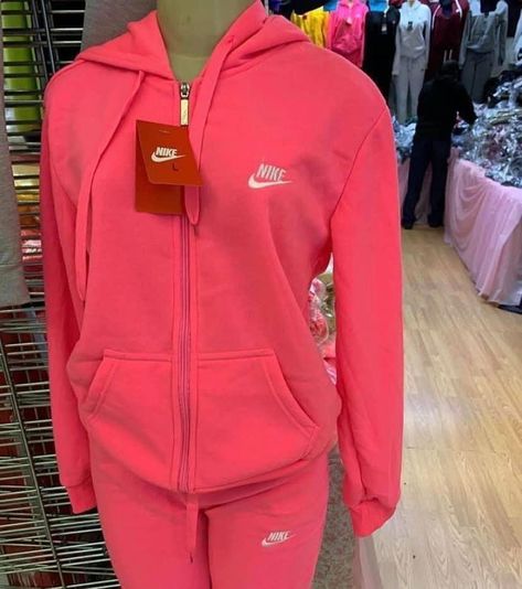 Nike Hoodie Outfit, Sweat Suits Outfits, Cute Online Clothing Stores, Capas Samsung, Cute Nike Outfits, Nike Tracksuit, Cute Lazy Outfits, Cute Lazy Day Outfits, Casual School Outfits