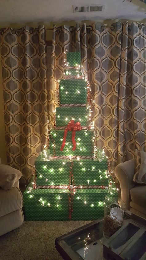 Cardboard Box Christmas Tree, Christmas Tree Out Of Boxes, Christmas Tree Box Diy, Diy Cardboard Christmas Tree, Cardboard Decor, Cardboard Christmas Tree, Christmas Tress, Christmas Tree Box, Decorate Christmas