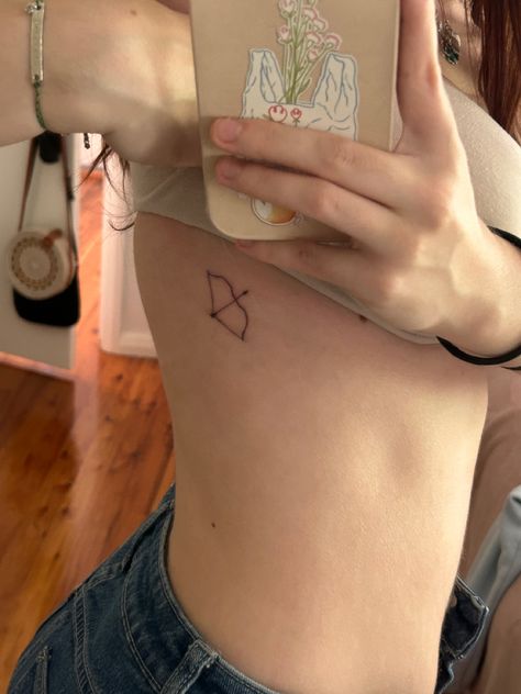 Tattoo Ideas Bow And Arrow, Style Tattoo Taylor Swift, Taylor Swift Trio Tattoo, Tattoo Ideas Reader, Tsoa Tattoo Ideas, Bow N Arrow Tattoo, Try Try Try Tattoo Taylor Swift, How And Arrow Tattoo, Taylor Swift Small Tattoo Ideas