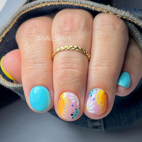 37 Simple And Short Summer Nails Perfect For Everyday Cute Short Summer Nails Gel, Holiday Short Nails Summer, Very Short Nails Summer, Short Nail Bed Designs, Simple Summer Nail Designs 2024, Short Fingernail Designs, Summer Nails With Accent Nail, Summer Nails Short Round, Fun Summer Nails Short