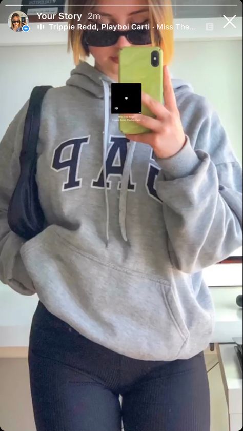 Gap Sweatshirt Outfit Aesthetic, Gap Hoodie Outfit Woman, Gap Hoodie Aesthetic, Gap Sweatshirt Outfit, Gap Sweater Outfit, Gap Hoodie Outfit, Gap Hoodies, Thrift Fits, Hoodie Gap