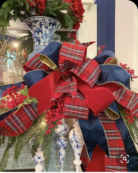 Christmas Entree, Red White And Blue Christmas, Tartan Christmas Decorations, White And Blue Christmas, I Am Still Learning, Christmas Florals, Christmas Tartan, Make Bows, Chinoiserie Christmas