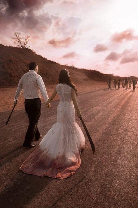 Zombie Apocalypse Engagement Photos Horror Wedding, Zombie Wedding, Themed Engagement Photos, Punk Wedding, I'm Single, Halloween Themed Wedding, Geek Wedding, Halloween Photography, Goth Wedding