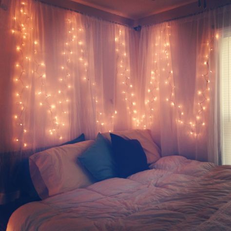 This is such a good idea for my room when we move Romantic Bedroom Lighting, Lights Decoration, Tumblr Rooms, Romantic Bedroom, Bed Lights, Trendy Bedroom, Bed Sets, Dream Rooms, Bedroom Lighting