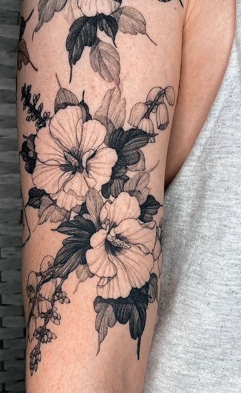 Flower Tattoos Blackwork, Flowers Around Tattoo, Best Floral Tattoos, Flower Tattoo Reference, Modern Floral Tattoo, Blackwork Floral Tattoo Design, Cool Tattoos Sleeve, Fineline Chrysanthemum Tattoo, Delicate Japanese Tattoo