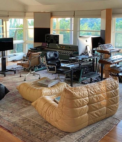 Music Studio Design, Home Recording Studio Setup, Recording Studio Setup, Home Studio Ideas, Home Music Rooms, Sound Equipment, Recording Studio Design, Home Studio Setup, Music Studio Room