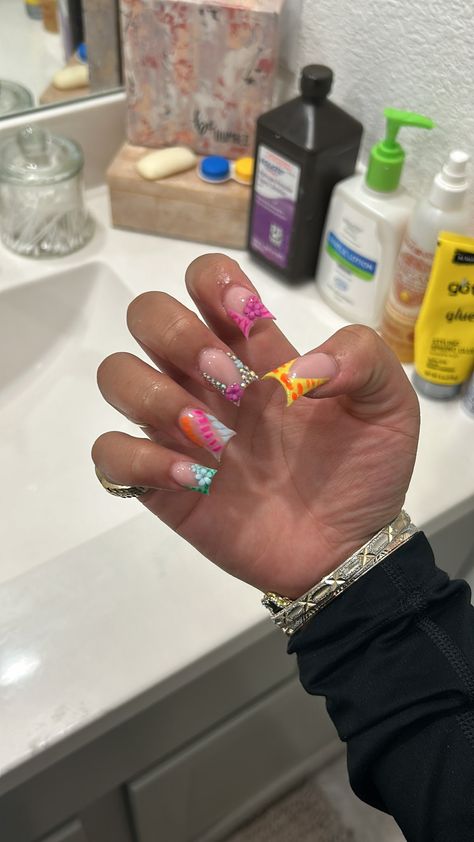 Short Summer Set Nails, Colorful Nails Acrylic Short, Cute Short Colorful Nails, Vacation Long Nails, Summer Sets Nails, Creative Short Acrylic Nails, Easy Cute Acrylic Nails, Short Sets Nails, Nails With Different Designs On Each