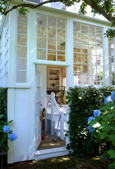 Nantucket Cottage Interiors, Nantucket Beach Cottage, Nantucket Interior Design, Nantucket House, Nantucket Style Homes, Nantucket Cottage, Nantucket Home, Nantucket Style, Glam Pad