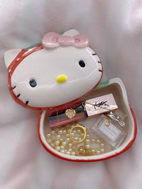 handmade hello kitty ceramic trinket box made by me Hello Kitty Out Of Clay, Hello Kitty Jewelry Holder, Hello Kitty Trinket Dish, Hello Kitty Ash Tray Clay, Sanrio Ceramic Ideas, Weird Pottery Ideas, Clay Crafts Hello Kitty, Hello Kitty Air Dry Clay, Hello Kitty Sculpture