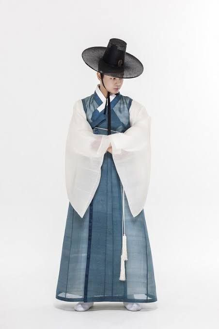 Korean Hat Traditional, Hanbok Male, Traditional Korean Clothing, Dynasty Clothing, Hanbok Traditional, Korean Traditional Clothing, Girl Drama, Korean Traditional Dress, Modern Hanbok