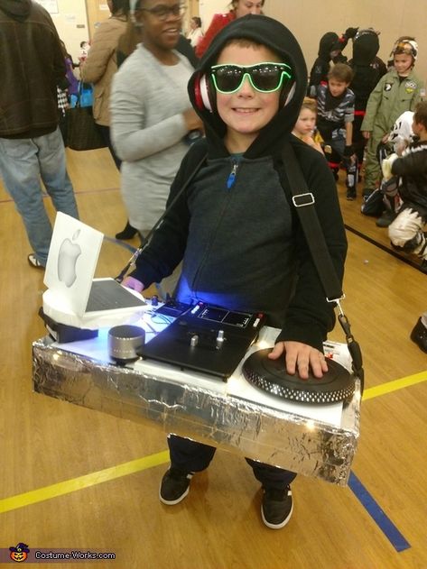 Dj Halloween Costume Kids, Diy Dj Turntable Costume, Dj Costume For Kids, Homeade Halloween Costumes, Stroller Halloween Costumes, Mechanic Costume, Dj Costume, Diy Costumes For Boys, Dj Outfit