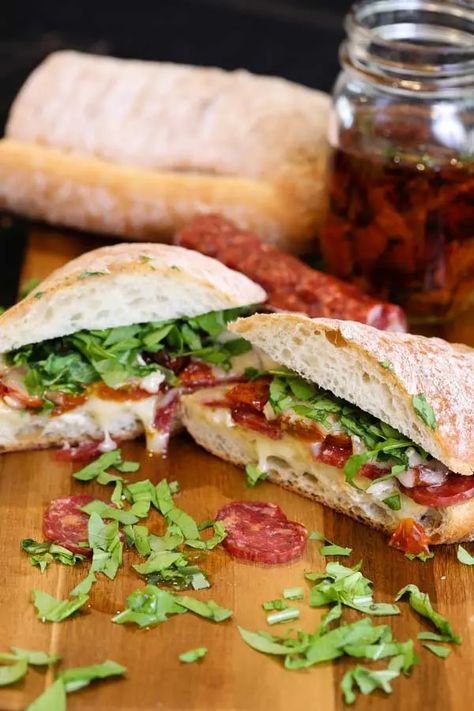 Spicy Salami and Roasted Tomato Sandwich - Grill Recipes - Grillseeker Peperoni Sandwich, Roasted Tomato Sandwich, Salami Sandwich Recipes, Salami Sandwich, Salami Recipes, Cold Sandwiches, Bacon Sandwich, Stove Top Recipes, Tomato Sandwich