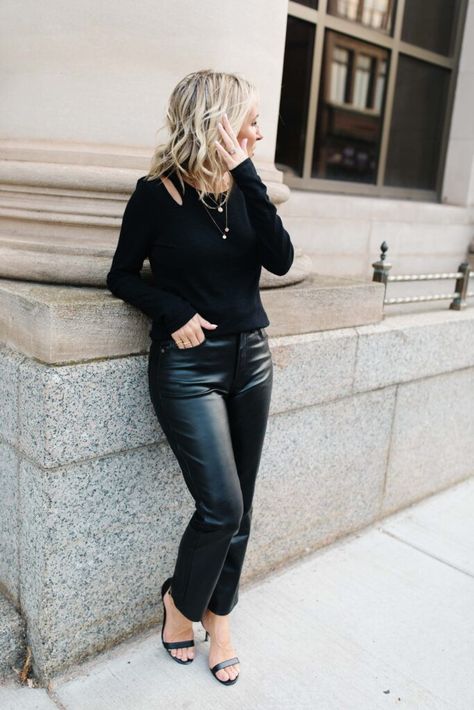 Gap Faux Leather Pants, Best Leather Pants Women, Black Leather Pants Outfits For Women, Faux Leather Pant Outfits, Outfits With Faux Leather Pants, Faux Leather Jeans Outfit, Women Leather Pants Outfit, Styling Faux Leather Pants, How To Wear Faux Leather Pants