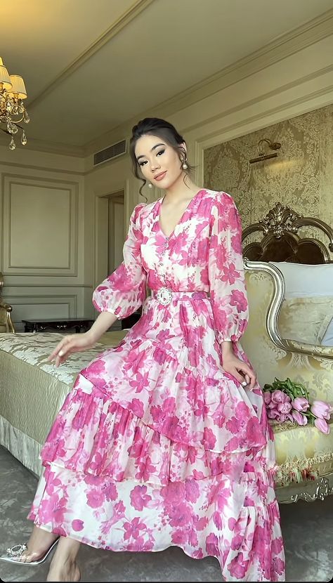 Beautiful Gown Designs, Ladies Dress Hats, Dresses Design, Modest Outfit, Dramatic Classic, Bollywood Outfits, Boutique Dress Designs, Floral Outfit, Frock Design