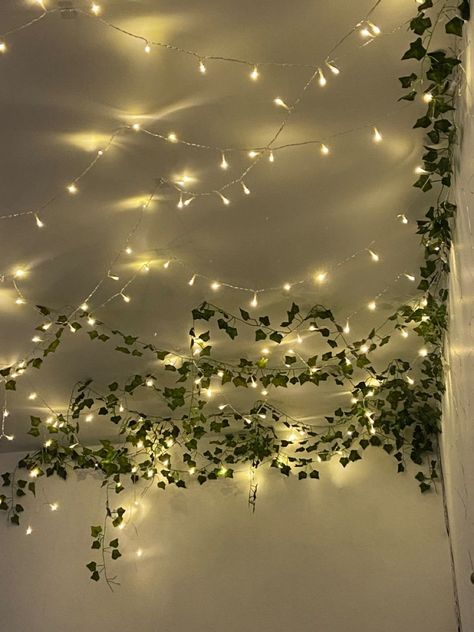 Fairy Lights Inspiration, Fairy Lights Room Decor Ideas, Dark Fairy Room Bedroom Ideas, Fairy Lights Along Ceiling, Minimalist Bedroom Fairy Lights, Fairy Den Room, Fairy Lights Cute, Fairie Lights Bedroom, Bedroom Inspo Fairy Lights