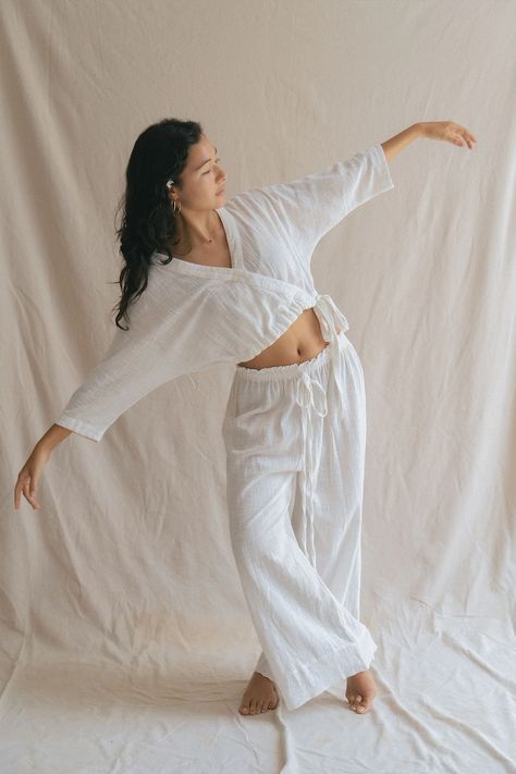 Camryn Byer's Top Picks From Indigo Luna + 10% Discount Code Indian Yoga Clothes, Linen Yoga Clothes, Kundalini Practice, Cute Yoga Outfit, Cotton Yoga Clothes, French Pirate, Kundalini Yoga Clothes, Yoga Style Fashion, Meditation Clothes