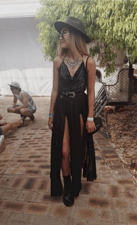 10 Festival Outfit Ideas That You Can Rock At Any Music Festival - Society19 UK Rock Festival Outfit, Mode Coachella, Festival Outfit Ideas, Festival Outfit Inspiration, Mode Rock, Boho Print Dress, Festival Chic, Look Festival, Summer Festival Outfit