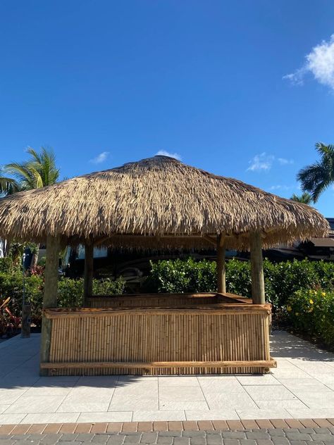 Beach Hut Shed Tiki Bars, Commercial Outdoor Kitchen, Tiki Hut Ideas Backyards, Backyard Tiki Hut, Tiki Hut Backyard, Tiki Hut Ideas, Tiki Hut Bar, Beach Hut Shed, Rooftop Bar Design