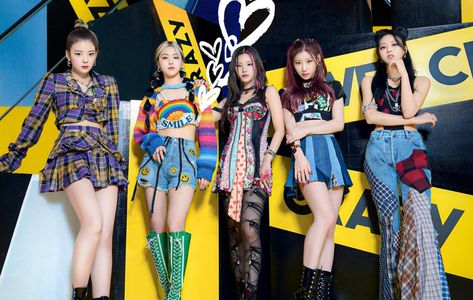 With the release of their first full-length album, ITZY sets a new personal record in their first week sales! #ITZY #CrazyInLove Celebrity Best Friends, Itzy Loco, Flash Gordon, Crazy Love, Coldplay, Kpop Outfits, Stage Outfits, Kpop Fashion, Studio Album