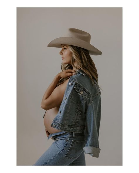 #maternityphotographer • Instagram Western Maternity Outfits, Country Maternity Photography, Country Maternity Photos, Country Maternity, Boho Maternity Photos, Summer Maternity Photos, Studio Maternity Shoot, Maternity Studio Photoshoot, Pregnancy Announcement Photoshoot