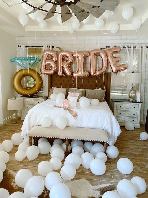 Bachelorette Nashville Decorations, Bachelorette Ideas Decor, Bachelorette Palm Springs Decor, Bachelorette Trip Decor Ideas, Bachelorette Party Bedroom Decor, Bachelorette Beach Weekend Decorations, Bachelorette Bedroom Ideas, Bachelorette Party Backdrops, Bachelorette Decorating Ideas