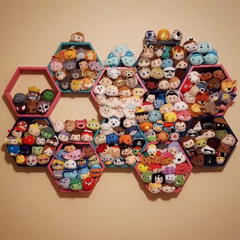 The best way to display my Tsum Tsum plush Tsum Tsum Collection, Tsum Tsum Display Ideas, Plush Display, Disney Playroom, Tsum Tsum Plush, Deco Disney, Jewelry Tree Stand, Deco Pastel, Disney Diy Crafts