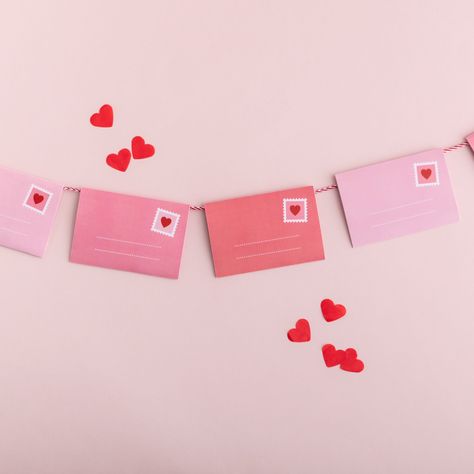 Love Letter Garland, Valentine’s Day Envelope, Valentine’s Day Envelope Art, Galentines Letters, Valentine’s Day Letter, Love Letter Ideas Diy, Envelope Garland, Valentines Day Envelopes, Love Letter Decoration