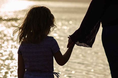 Hold hands. | 31 Impossibly Sweet Mother-Daughter Photo Ideas Mother Daughter Poses, Daughter Photo Ideas, Mother Daughter Pictures, Mother Daughter Photos, Kissy Face, Mommy Daughter, Mom Daughter, Children Photography, Mommy And Me