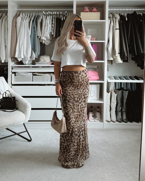 Never really been an Animal Print girly but I think now may be the time 🤌🏻🐆 Animal print, Leopard Print skirt, maxi skirt, summer outfits #maxiskirt #summeroutfit #summeroutfits #summerstyle #summerstyles #summerfashion #eurosummer #zaraskirt #croppedtee #whitetshirt #ootdfashion #ootdbloggers #styleinspo #styleblogger #neutralstyle #neutraloutfit #streetstyle #londonfashion #ukstyle #zarawoman #ugc #ugccreator #stylingtips #styling #casualoutfits #casualfashion #casualstyles #casualoutfit... Leopard Print Skirt Outfit Summer, Long Leopard Skirt Outfit, Leopard Print Maxi Skirt Outfit, Leopard Maxi Skirt Outfit, Printed Maxi Skirt Outfit, Animal Print Skirt Outfit, Leopard Print Skirt Outfit, Skirt Summer Outfits, Leopard Print Maxi Skirt