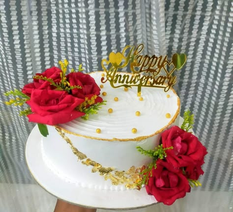 Minimalist Anniversary Cake, Wedding Anniversary Cake Design Simple, Simple Anniversary Cake Designs, Work Anniversary Cake, Latest Anniversary Cake Designs, Simple Anniversary Cakes, Latest Cake Design, Anniversary Cake Designs, Happy Birthday Wishes For A Friend