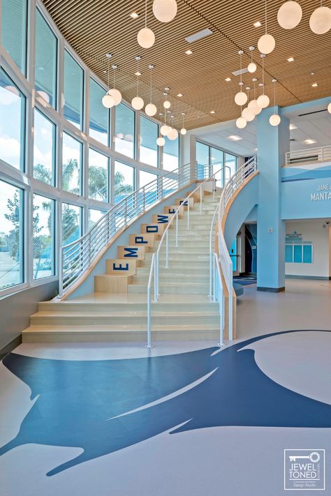 School Building Design Interiors, School Campus Interior, Modern High School Interior, Classroom Modern Design, Highschool Design Building, Modern School Interior Design, Higher Education Interior Design, School Lobby Design Entrance, Interior Design School Aesthetic