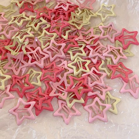 pink cute star hair clips, girl dopamine small clip, bangs side pentagonal star hair clip, Y2k Girls, Desain Buklet, Silver Hair Clip, Sweet Party, Hair Grips, Geometric Type, Metal Stars, Cute Stars, Girly Accessories