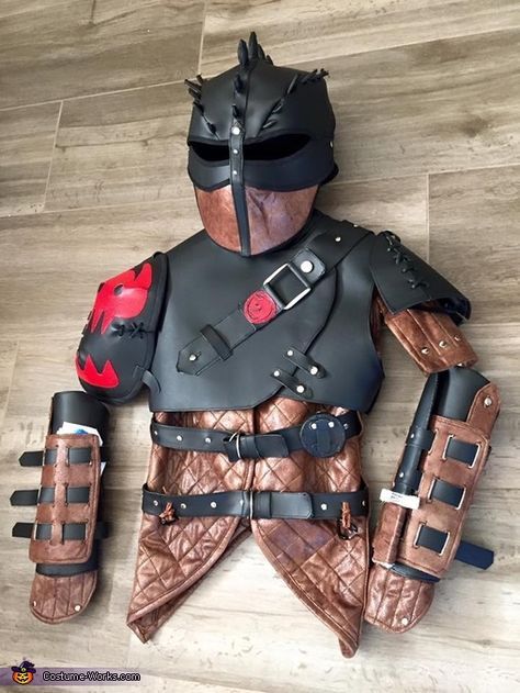 Hiccup the Dragon Trainer Homemade Costume                              … Httyd Hiccup Cosplay, How To Train Your Dragon Costume, Hiccup Armor, Hiccup Cosplay, Hiccup Costume, Astrid Cosplay, Zombie Couple Costume, Toothless Costume, Diy Fantasia