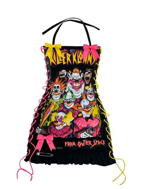 Your fave dress but with an Horror touch 🔪🤡🩸 These semi stretchy dresses are made from vintage reworked tees. Perfect Halloween dress for your parties. PLEASE NOTE: This collection is handmade from reworked printed t-shirts, there may be small defects in the print and the positioning of each design may vary. SIZE CHART: US SIZE Reworked Clothes Diy, Weirdcore Fashion, Zombie Fashion, Ed Hardy Dress, Vampire Birthday, Alt Diy, Clown Costume Women, Chevron Outfit, Horror Clothes