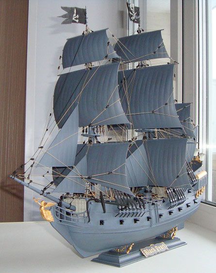 tall ship models Large Pirate Ship, Hand Fishing Reel Diy, Pirate Ships Diy, Ship Model Diy, Tall Ships Art, Pirates Ship, Black Pearl Ship, Tall Ship Model, Pirate Ship Model