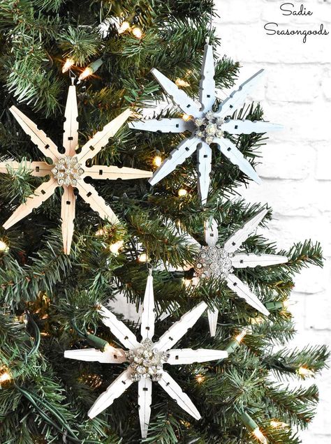 wooden snowflake ornaments from clothespins Christmas Clothespins, Pottery Barn Christmas, Wooden Clothespins, Wooden Snowflakes, Thrift Store Crafts, July Crafts, Winter Diy, Christmas Ornament Crafts, Snowflake Ornaments