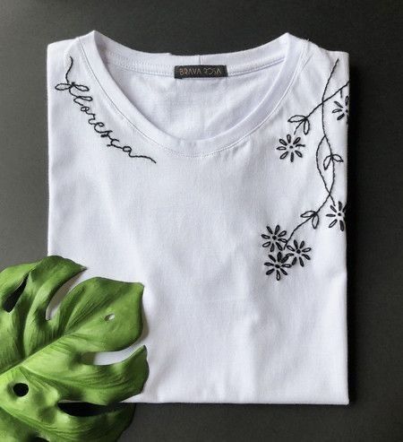 Vintage Nakışlar, Clothes Embroidery Diy, Embroidery Tshirt, Embroidery Videos, Pola Sulam, Hand Embroidery Flowers, Embroidery On Clothes, 자수 디자인, Simple Embroidery