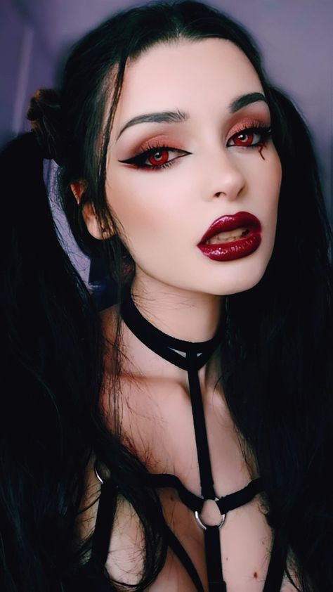 Vampire Makeup For Women, Vampire Makeup Female, Vampire Makeup Halloween Women, Vampire Makeup Easy, Cute Vampire Makeup, Female Vampire Makeup, Vampire Hairstyles For Women, Makeup Vampire, Vampire Makeup Looks