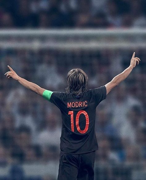 #madbien Caption this photo Ponle título a esta fotografía Modric Wallpapers, Messi 2010, Modric Real Madrid, Lucario Pokemon, Luka Modric, Football Icon, Gareth Bale, Football Memes, National Football Teams