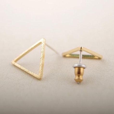 Simple Gold Earrings, Vintage Stud Earrings, Fashion Jewellery Online, Triangle Earrings Stud, Simple Stud Earrings, Triangle Studs, Alloy Earrings, Chic Earrings, Small Earrings Studs