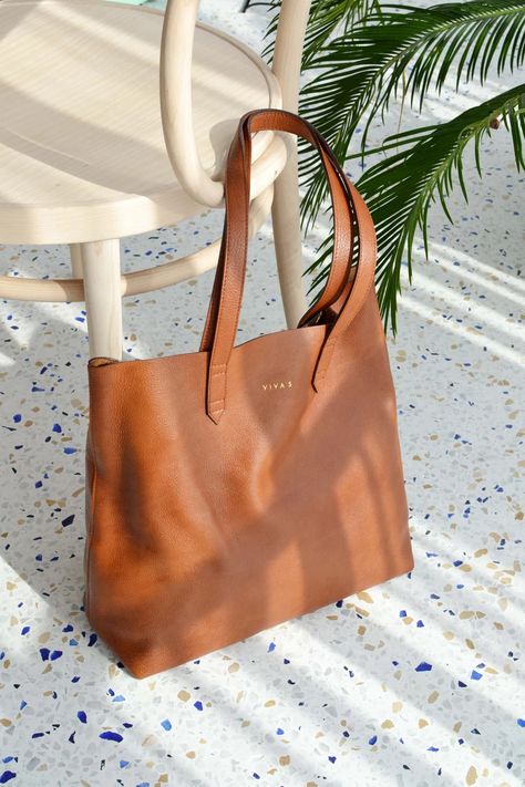 Tan Leather Tote, Photography Bags, Brown Leather Tote Bag, Brown Leather Totes, Fancy Bags, Bags Aesthetic, Pink Sand, Zip Tote, Leather Outfit