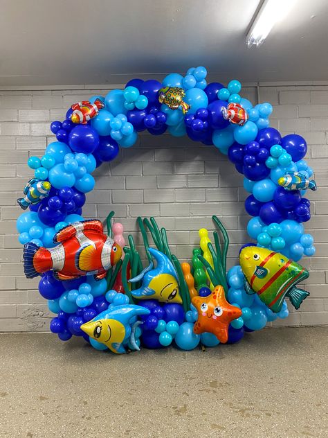 Underwater Balloon Arch, Ocean Theme Decorations Party, Finding Nemo Balloon Decor, Diy Under The Sea Party Decorations, Under The Sea Balloon Backdrop, Shark Balloon Decoration, Ocean Theme Balloon Arch, Finding Nemo Balloon Arch, Underwater Balloon Decor