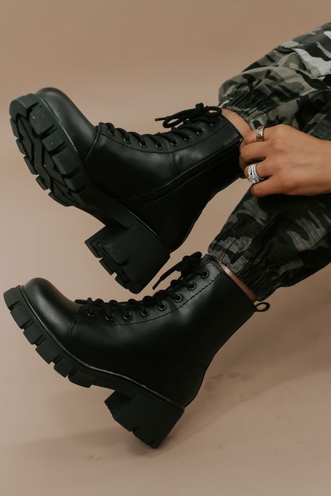 Step into urban chic with our High Street Combat Boot in Black. These boots seamlessly blend style and functionality, adding an edgy flair to your look while providing the comfort and durability needed for any adventure. Combat boot Lace up Platform boot Black Zipper up the side Need help with sizing? No problem! Join our VIP group on Facebook, Everyday Chic Boutique VIP Insiders to chat directly with our team and other customers just like you.Packaged with love and shipped from our warehouse in Wilmington, Ohio Women Black Combat Boots, Vlack Boots, Lumberjack Fashion Women, Black Cargo Boots, Army Boots Women, Cool Boots Aesthetic, Combat Boot Style, Black Combat Work Boots, Army Boots Drawing