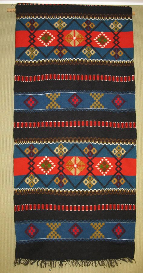 Modern Scandinavian Furniture, Scandinavian Textiles, Pottery Patterns, Swedish Weaving, Weaving Rug, Study Group, Woven Wall Art, Scandinavian Folk Art, Thick Yarn