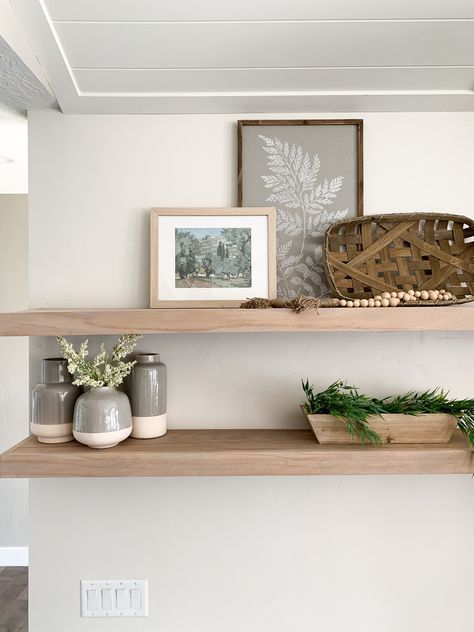 Budget Friendly Faux White Oak Floating Shelves | Honey Built Home White Oak Shelf, Diy Oak Shelves, White Oak Shelves Kitchen, Oak Floating Shelves Living Room, Faux White Oak Finish, Oak Shelves Living Room, White Oak Floating Shelves, Diy Floating Shelf, Oak Shelving