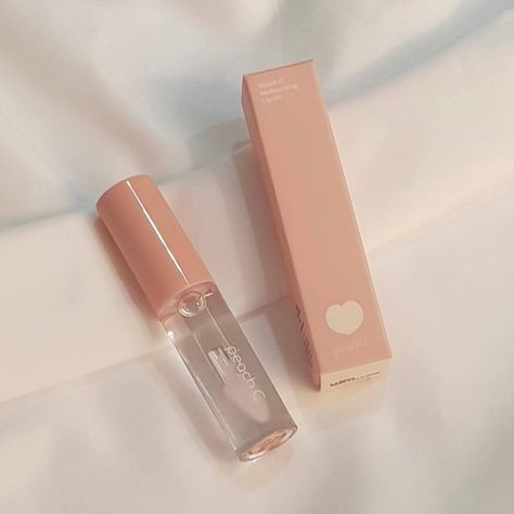 Balzam Na Pery, Alat Makeup, Lip Balm Collection, Kawaii Makeup, Lipgloss Lips, Peach Aesthetic, Lip Gloss Collection, Gloss À Lèvres, Gloss Labial